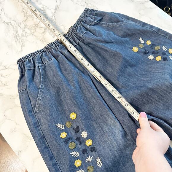 Indie Floral Embroidered Chambray Lantern Shorts women’s size small - Picture 8 of 10